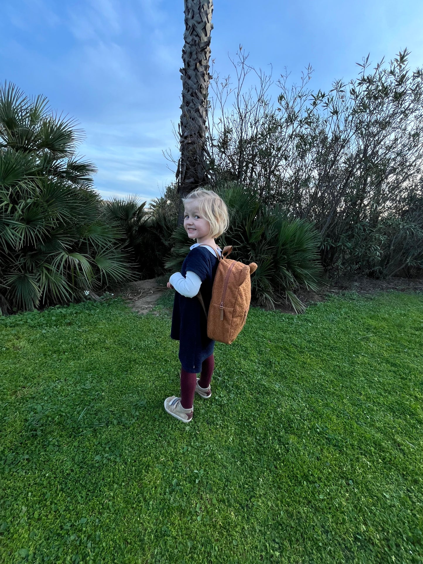 🎒 Sac à dos oreilles d'ourson : Le compagnon en caramel de ton petit explorateur ! 🐻🍬